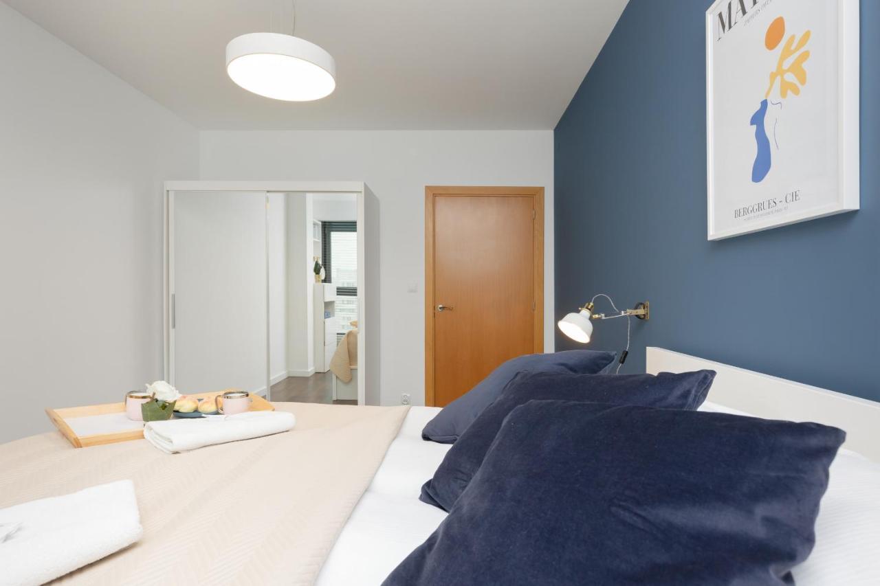 Beautiful & Spacious Warsaw Apartment By Noclegi Renters 외부 사진